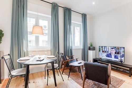 150 Rivoli Apartments by LovelyStay