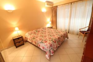 2, 3 and 4 bedroom sea view Forville Apartments 5 mins from the Palais