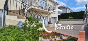 2 appartements séparés 2 et 5 couchages au Rez-de-Chaussée à Chambretaud, 5 min Puy du Fou