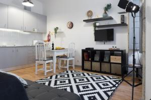 2 Comfortable Stunning Flats - City Center