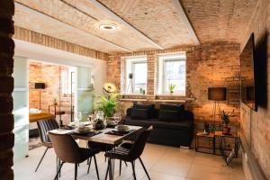 2 independent Luxury LOFTS side by side. 152m2. 4BR. Co-CLEAN grocery help