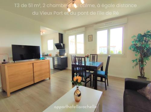5 appartements indépendants situés à mi-chemin entre le Vieux Port et le Pont de l île de Ré
