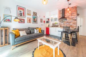 7 Styles Apartments by Raspberry Cascade