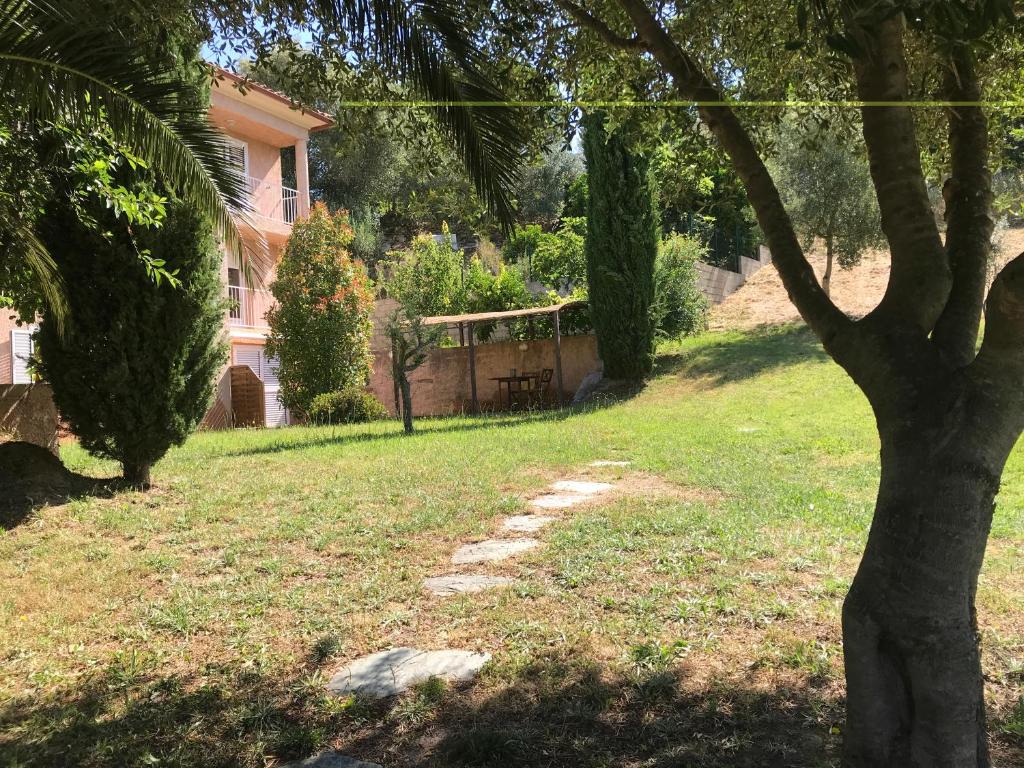 Appartements Agréable Location au coeur du vignoble DOMINICI THERESE Hameau Puccinasca 20253 Patrimonio