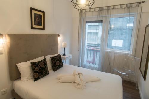 Almada Studios & Suites