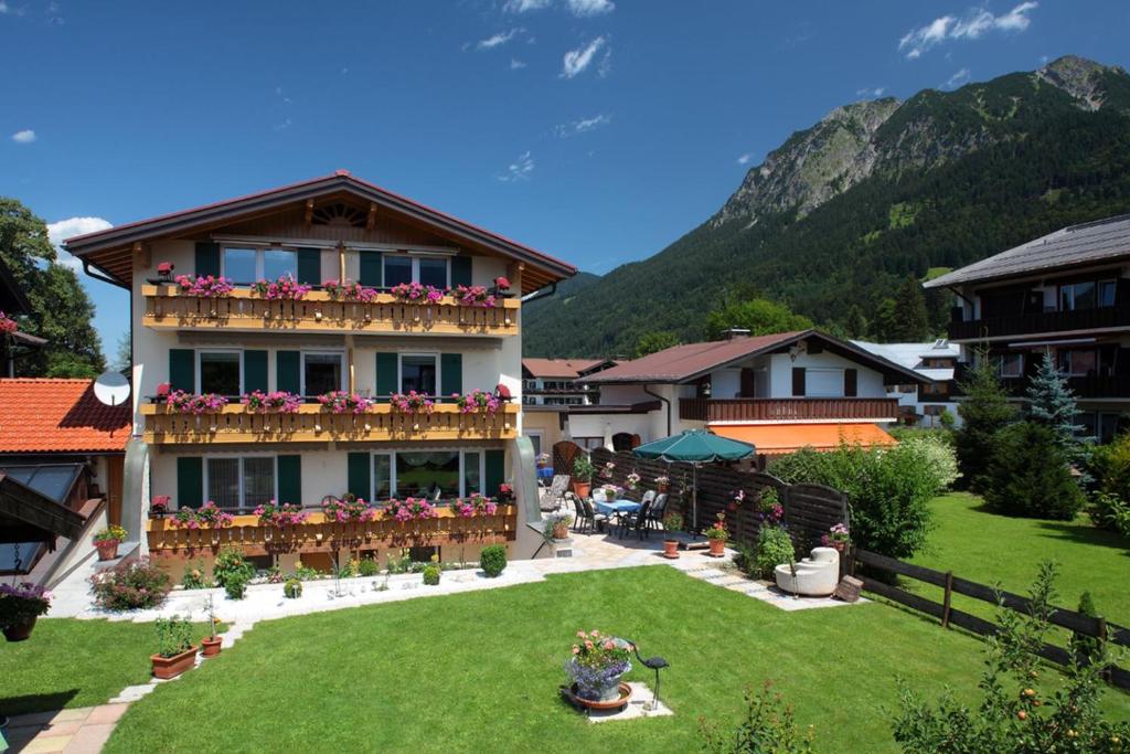 Appartements Alpenflair Ferienwohnungen Gästehaus Tepferdt Hans-Besler-Str.3 87561 Oberstdorf