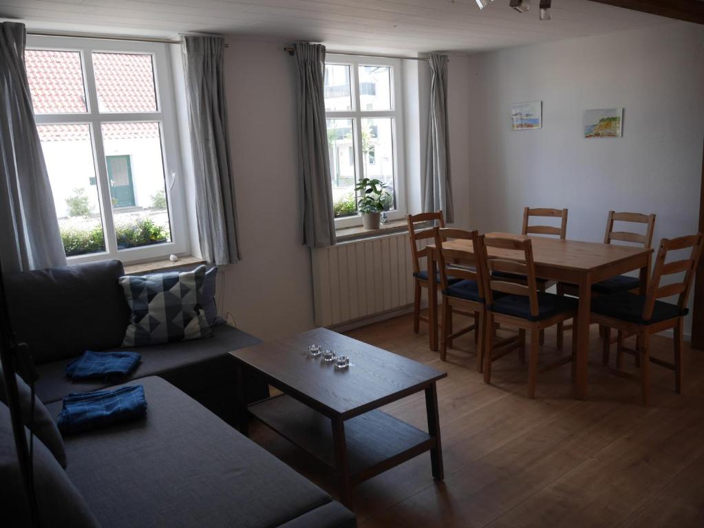 Appartements Alte Schmiede Sagard Ernst Thählmannstrasse 40 18551 Sagard