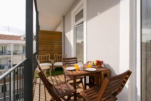 ALTIDO Elegant City Deluxe Apartment & ALTIDO Luxurious 3-bedroom Apt with Terrace in Intendente