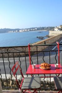 Appartements Antibes Vacances 14 Rue Barque en Cannes 06600 Antibes Provence-Alpes-Côte d\'Azur