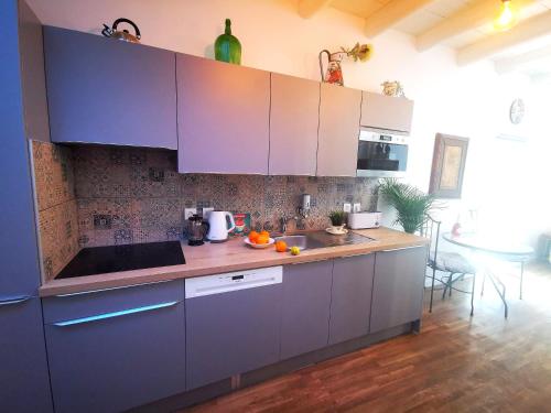 Apartamentos Amêndoa ou Limão, Vida à Portuguesa