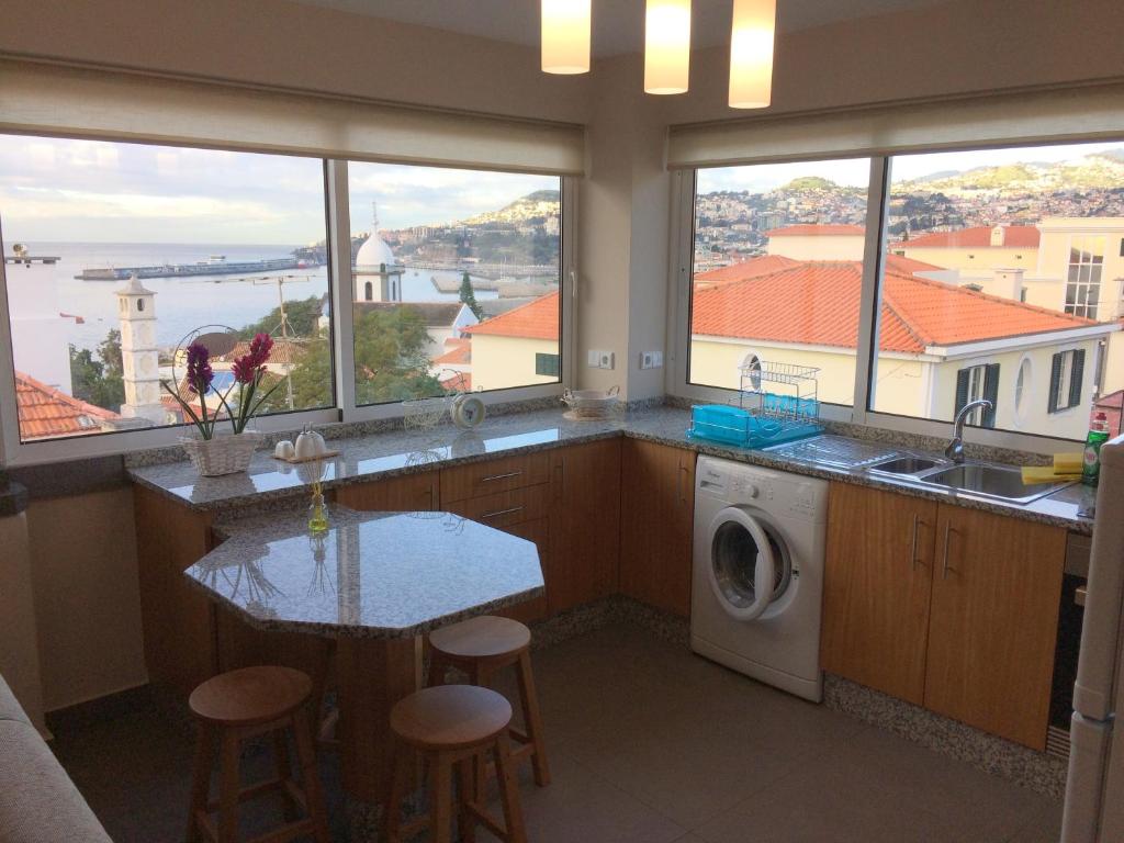Apartamentos Sousa Rua bela de São Tiago nº 127 cave, 9054-533 Funchal