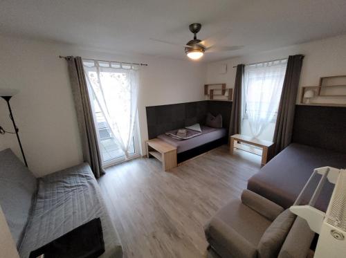 Apartment E - AM KORNFELD mit Raumreinigung und Wäscheservice