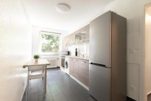 Apartments with Balcony - 20 min DUS Airport & MESSE DUS