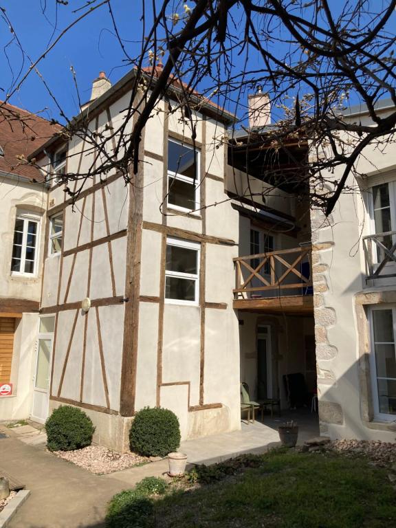 Appartements Appart' Au Coeur de Nuits Au fond de la cour à gauche entrée par porte de garage 4 Rue Thurot 21700 Nuits-Saint-Georges