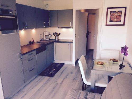Appartement 2 pieces, renove, 2 piscines+tennis, mer, climatisation