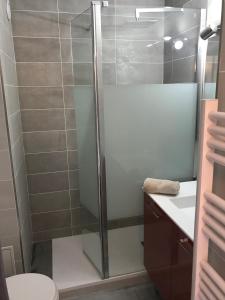 Appartement 2 pieces, renove, 2 piscines+tennis, mer, climatisation