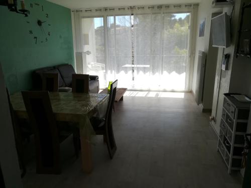 Appartement climatisé au 1er étage d'une maison avec jardin dans un quartier calme