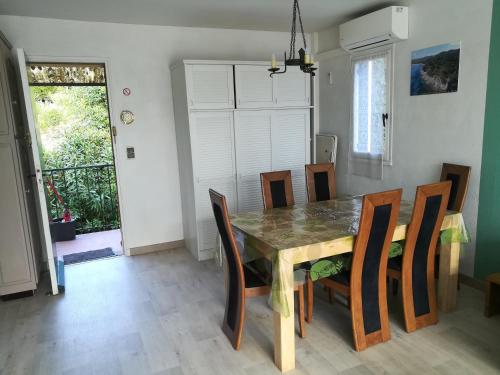 Appartement climatisé au 1er étage d'une maison avec jardin dans un quartier calme