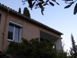 Appartements Appartement climatisé au 1er étage d'une maison avec jardin dans un quartier calme 84 Allée Dauphine 83240 Cavalaire-sur-Mer Provence-Alpes-Côte d\'Azur