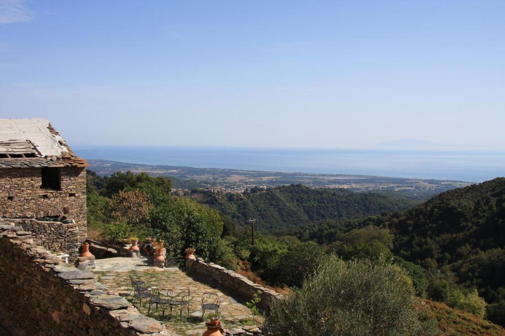 Appartement dans une maison typique Corse pero village, 20230 Pero-Casevecchie