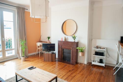 Appartement spacieux avec balcon et parking