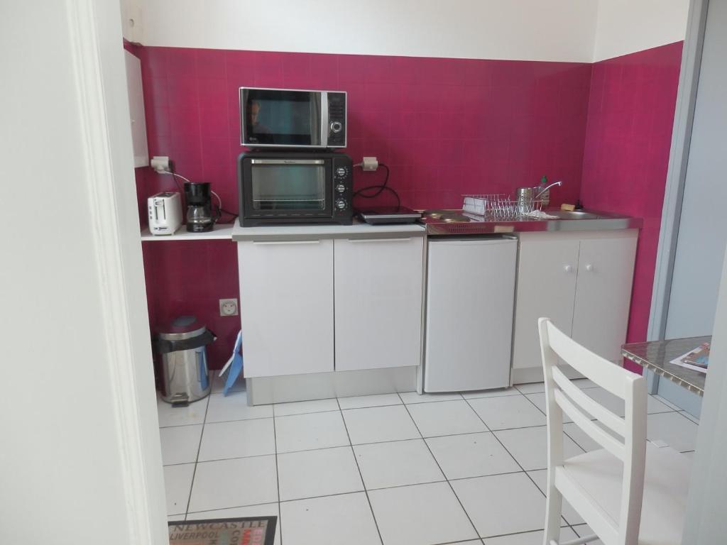 Appartements Appartement T2 ou T1 côté cour/jardin avec garage 26 Rue Clemot 17300 Rochefort