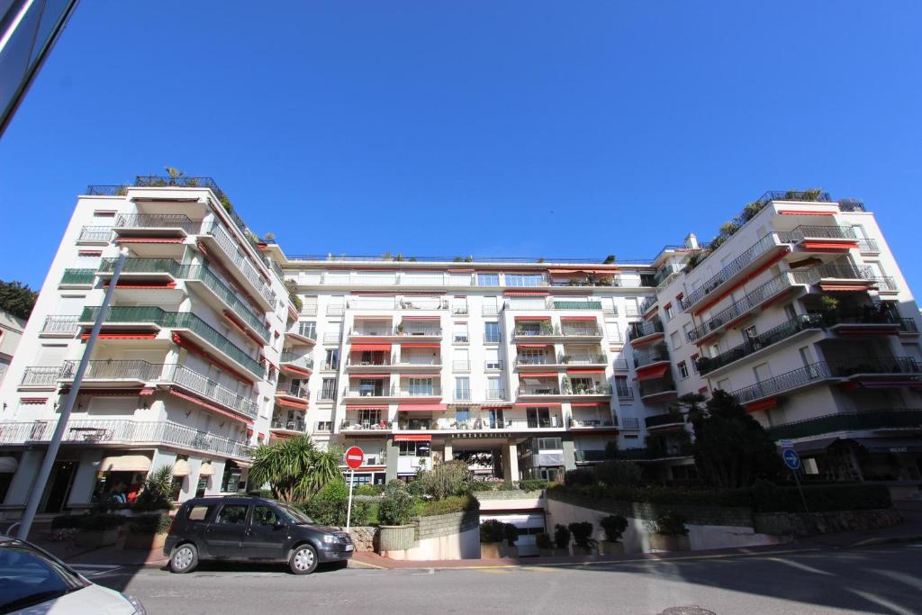 Appartements Cannes Centre : Rond Point Duboys d'Angers 2/4 rue Médecin Lieutenant Bertrand Lépine, 06400 Cannes