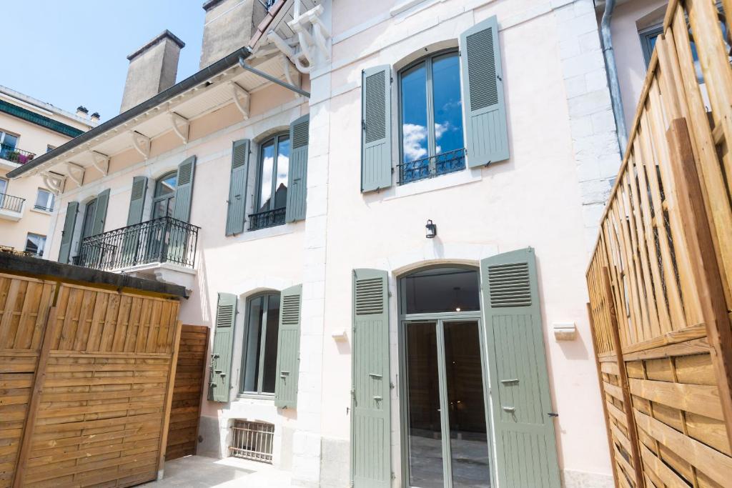 Appartements centre-ville - Wifi - Cuisine tout équipée - Lave-linge 18 Rue Carnot, 64000 Pau