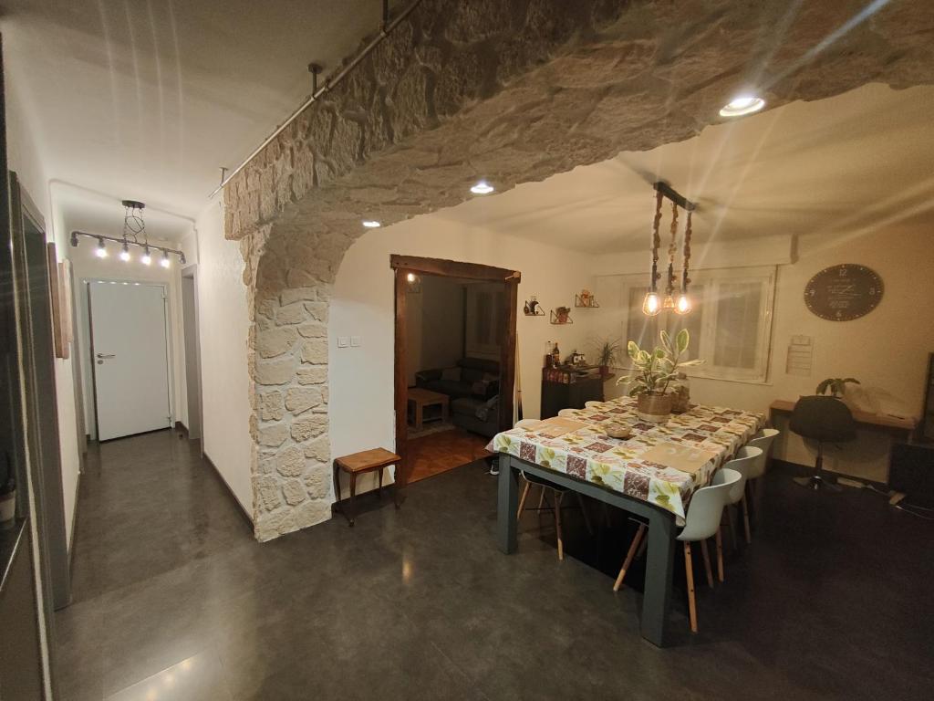 Appartements et studio rénovés en 2022, Intra Muros Avignon 84000 Avignon