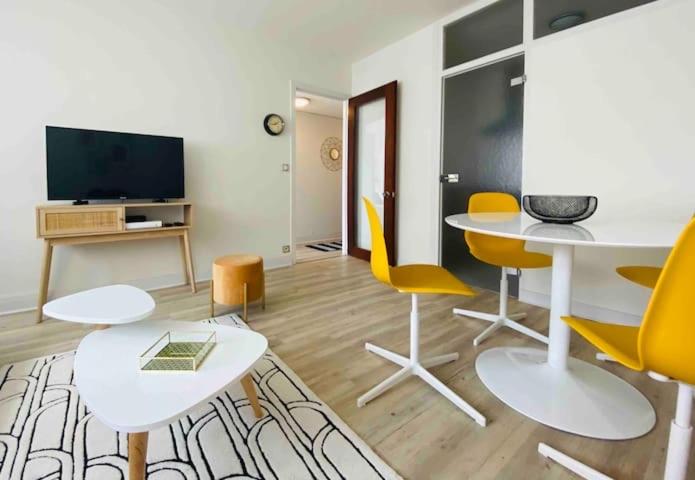 Appartements Appartements Pyrénées-Barthou 1 Rue Louis Barthou 64000 Pau