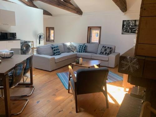 Appartements au Château Ars Ars-sur-Formans france