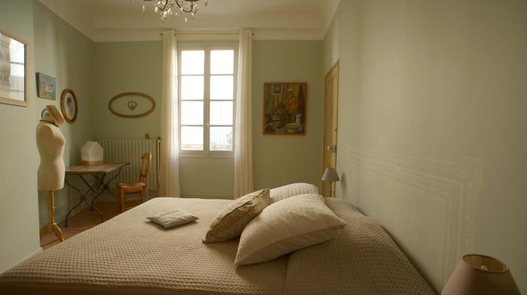 Au coin de la Roquette 42 Rue Jean Granaud, 13200 Arles
