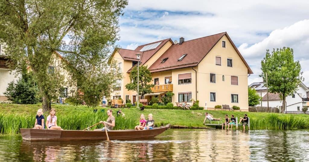 Bartlhof-Ferienwohnungen-Zimmer Mossendorf 2, 93133 Burglengenfeld