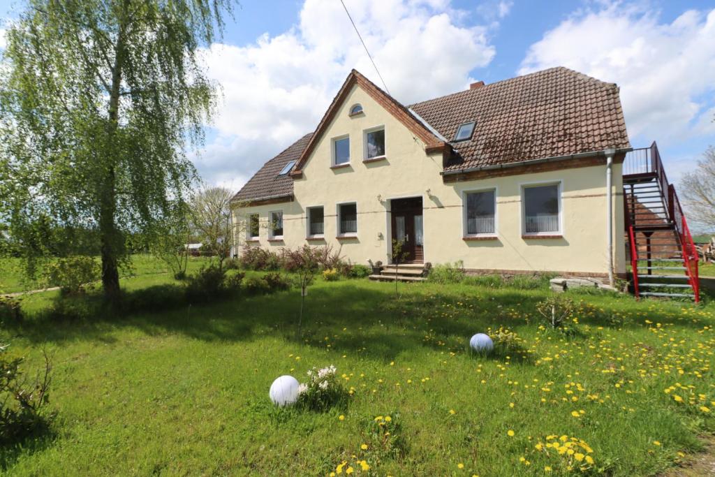 Appartements Bauernhaus Questin Ackerstr. 4, Alt Bukow 18233 Alt Bukow