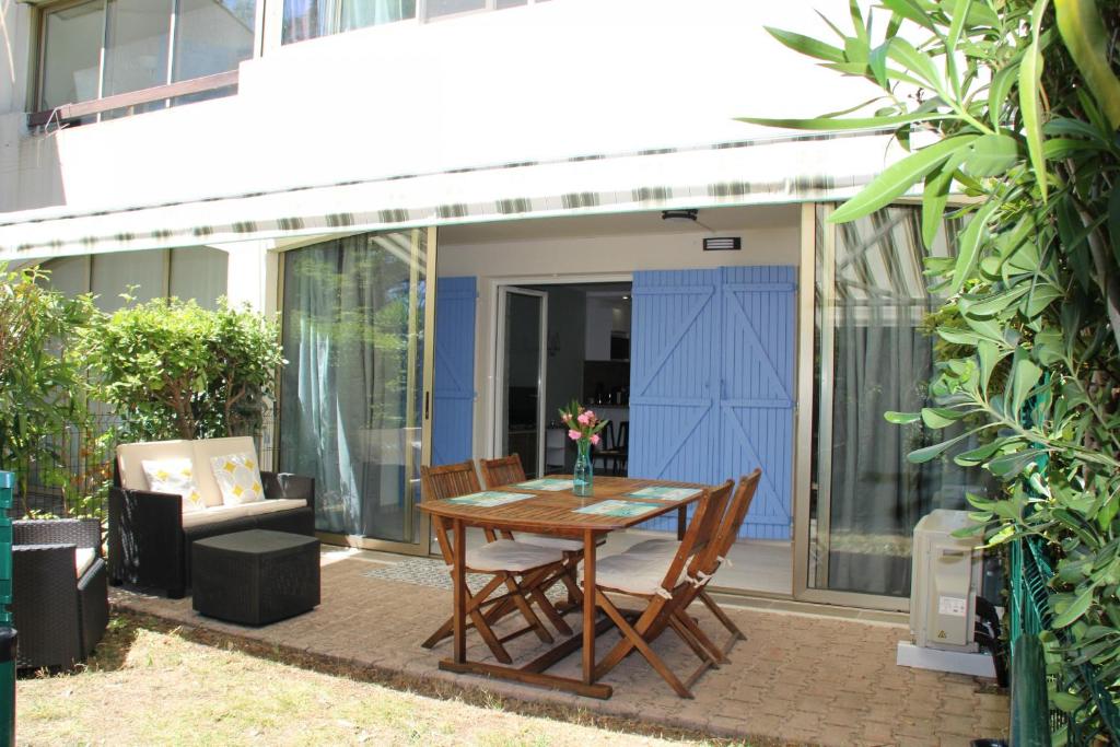 Beau T2 dans residence avec piscine Gaston de Fontmichel, B, 574, 06210 Mandelieu-la-Napoule