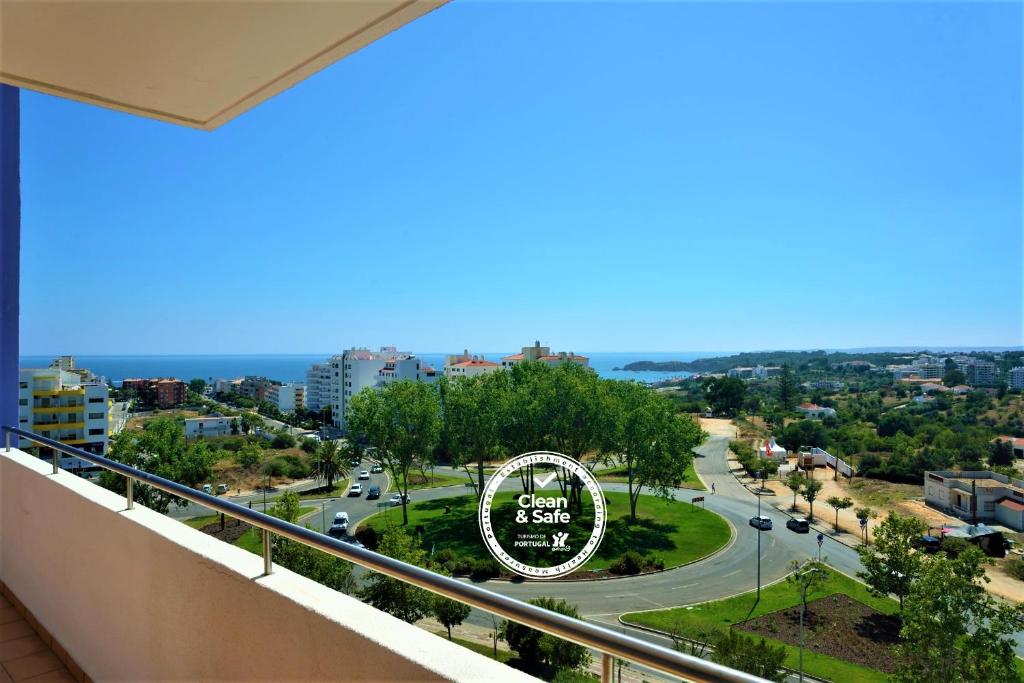 Beautiful Coral and Ocean Blue Apartments in Oceano Atlantico Avenida São Lourenço da Barrosa Edf Oceano Atlantico, 8500-510 Portimão