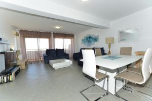 Beautiful Coral and Ocean Blue Apartments in Oceano Atlantico