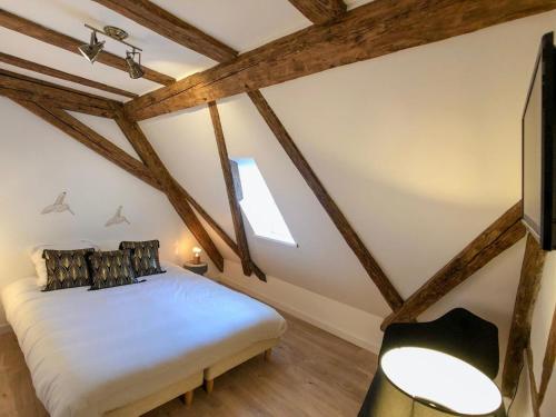 Beauty & The Beast - Old Town Cosy Apartments