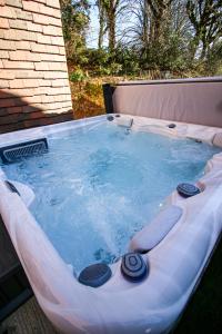 Bella & Vita, Jacuzzi Partagé & Parking avec Borne de Recharge Voiture Electrique