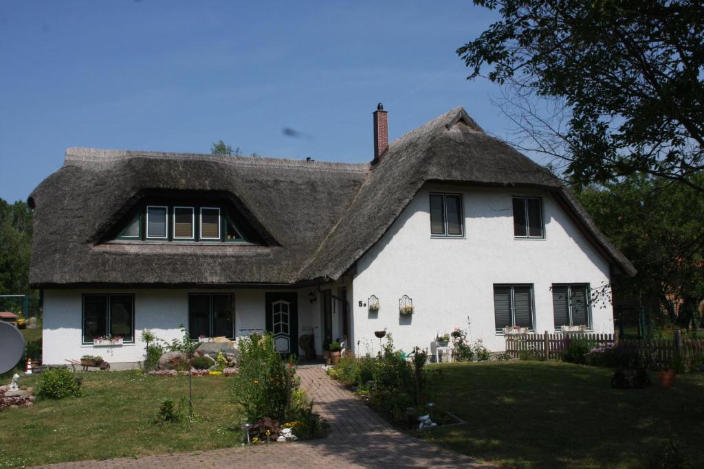 Appartements Bernsteinchen Dorfstr. 5A Ferienwohnung Feuerstein 18574 Gustow