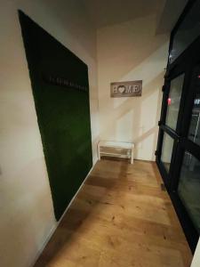 Big Apartment l 18 Beds l Free Parking l WiFi l