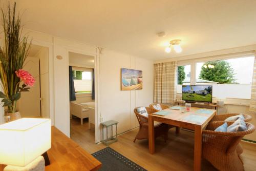 Binz Bungalows by Rujana