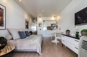 BmyGuest - Oura Beach Studios