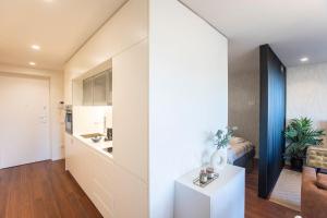 Bombarda Apartments by LovelyStay