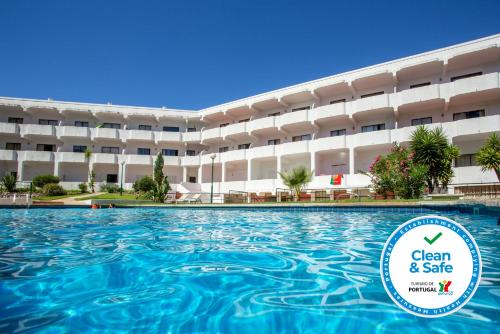 Bright Cozy Flats w/ Terrace & Pool