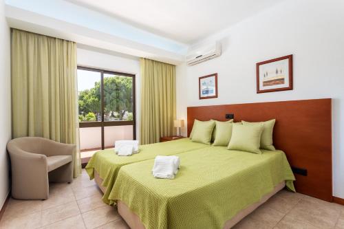 Bright Cozy Flats w/ Terrace & Pool