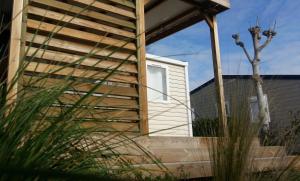 Bungalow tranquille entre océan, forêt et marais