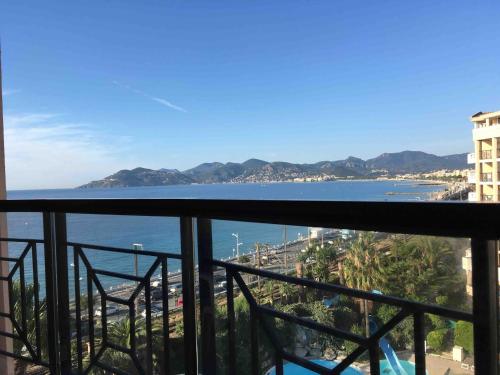 Cannes apartment with balcony and sea view