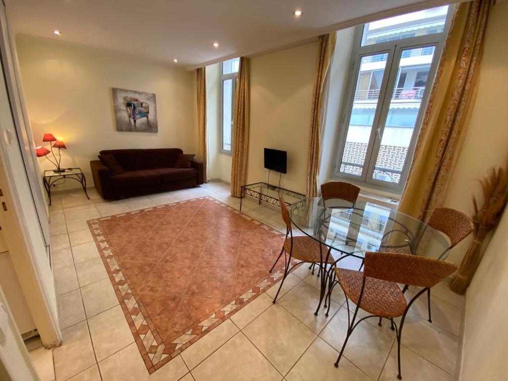 Cannes Holiday Suites 20 rue Cousin, 06400 Cannes
