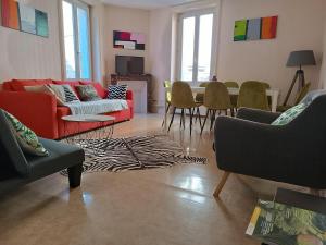Appartements CAP COUTELLERIE T2 et T4 Thiers hypercentre- horaires adaptables- Idéal PROS et GROUPES 2ème étage 6 Rue Traversière 63300 Thiers Auvergne